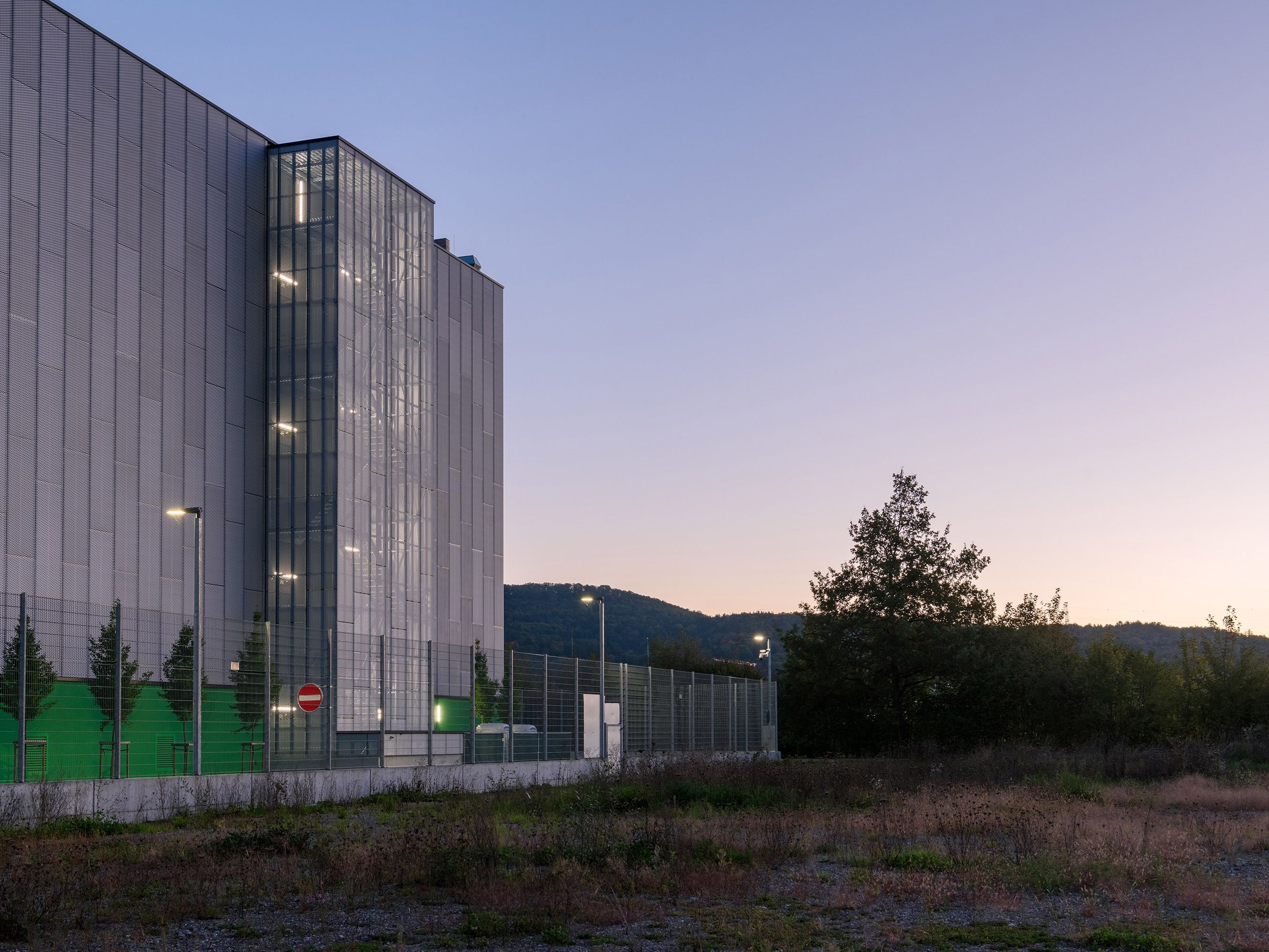Green Datacenter Lupfig am Abend