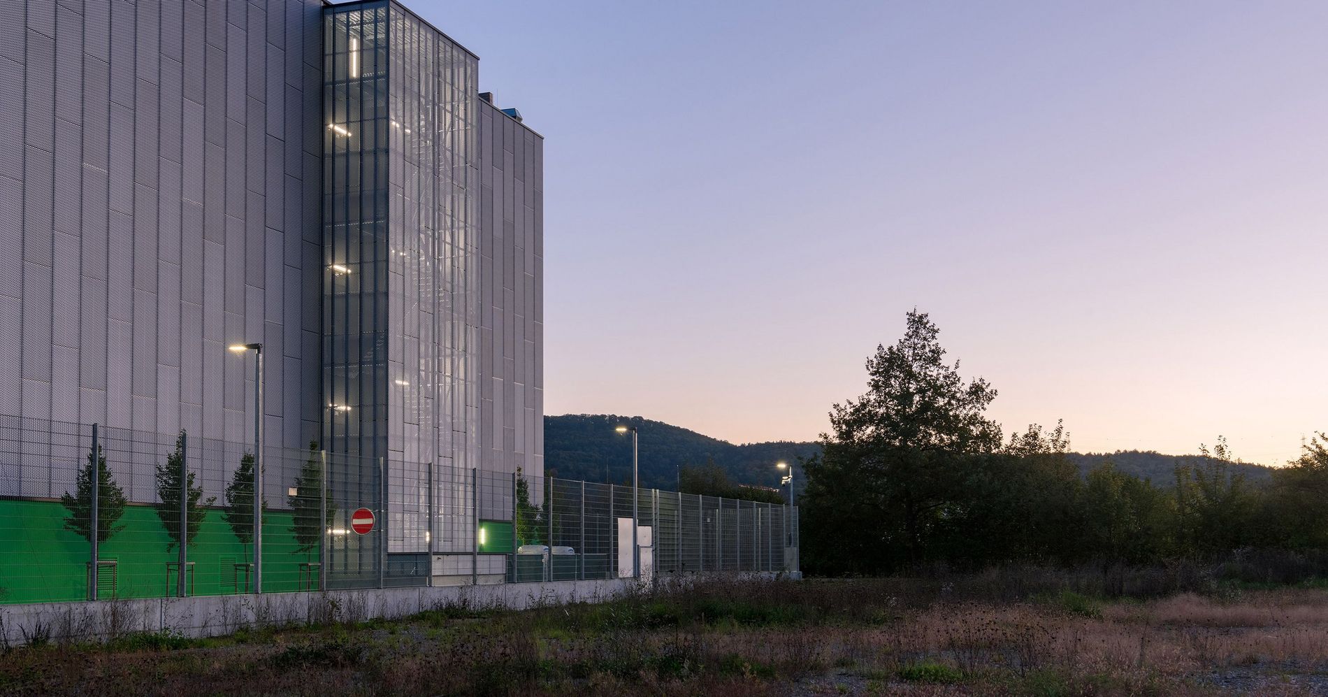 Green Datacenter Lupfig am Abend