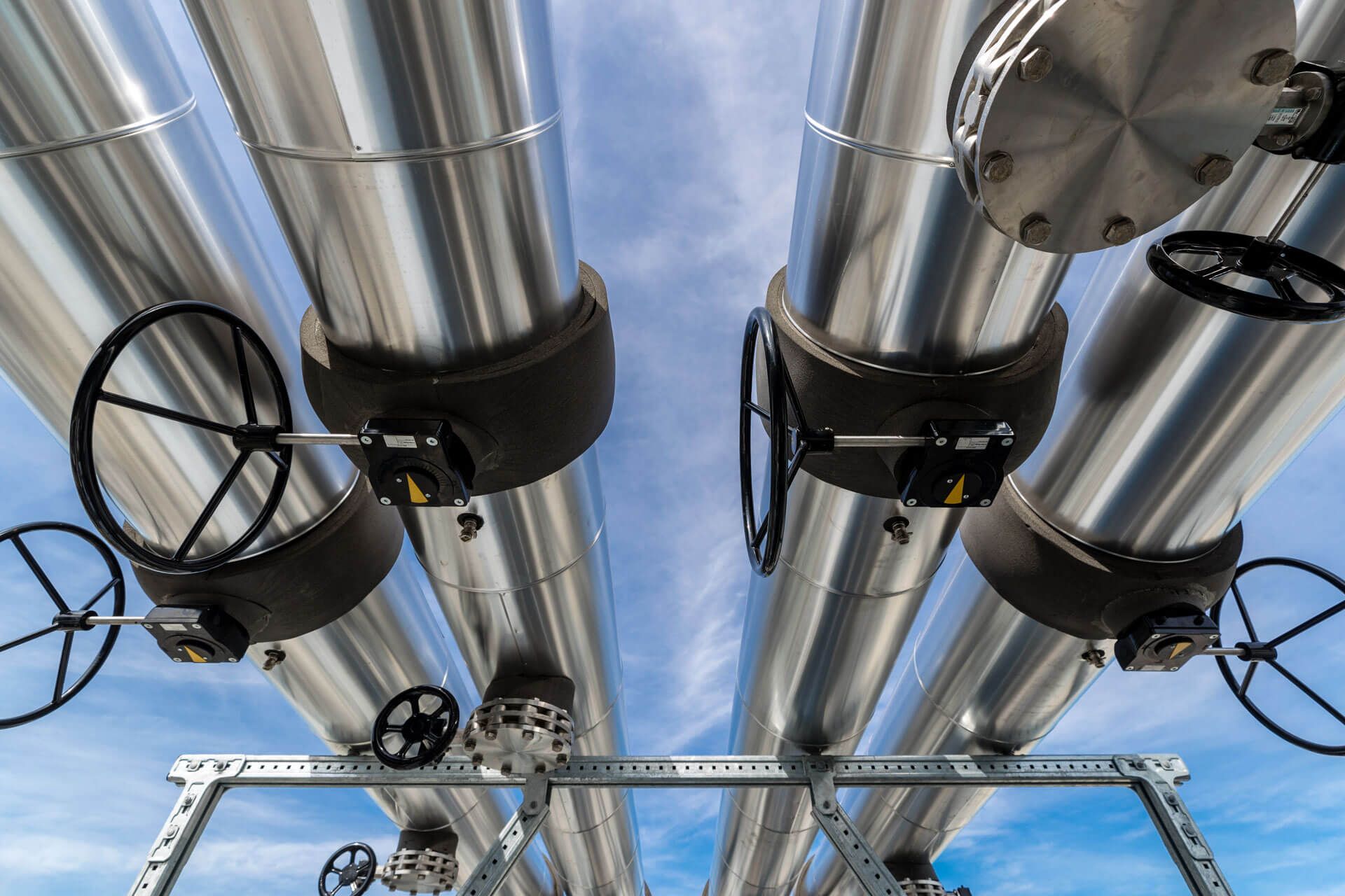 Maschine mit blauem Himmel