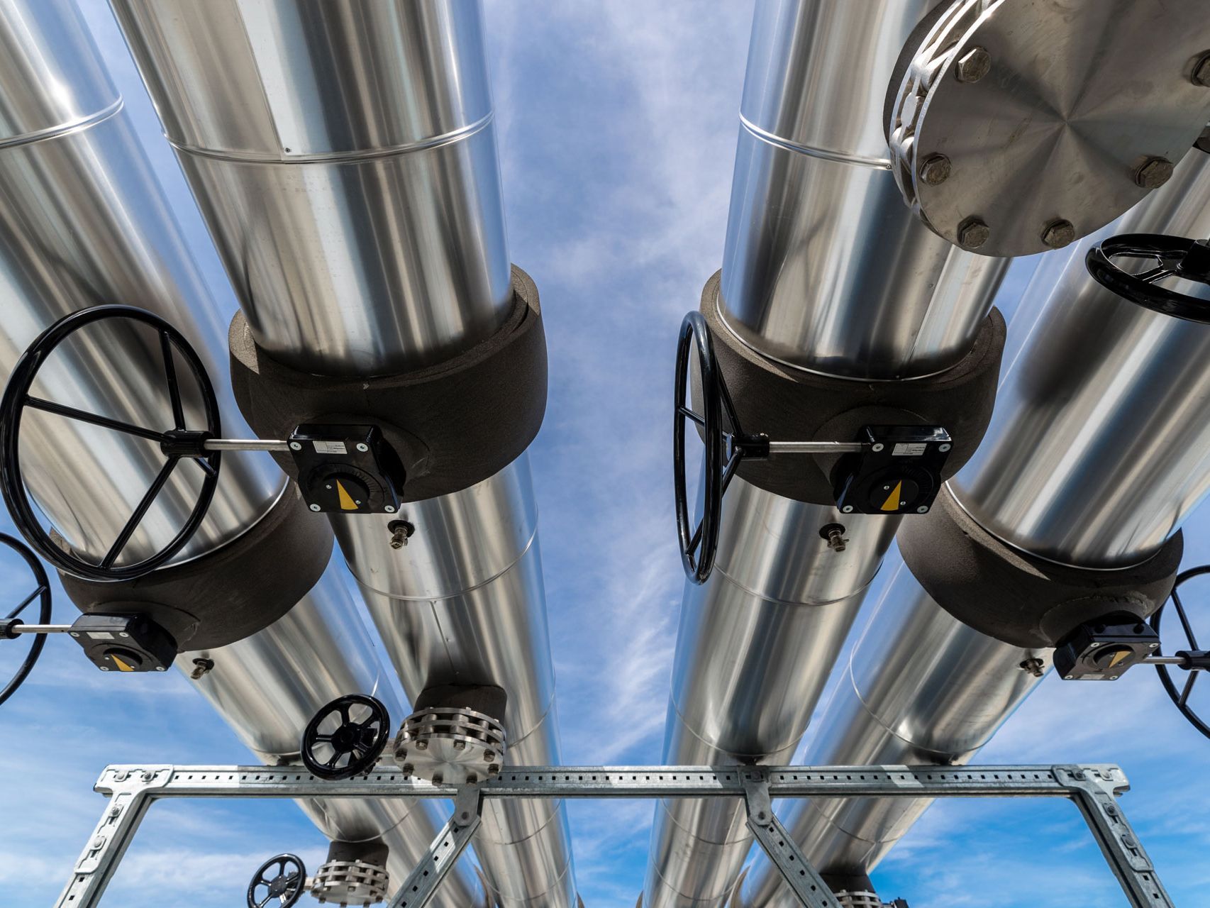 Maschine mit blauem Himmel