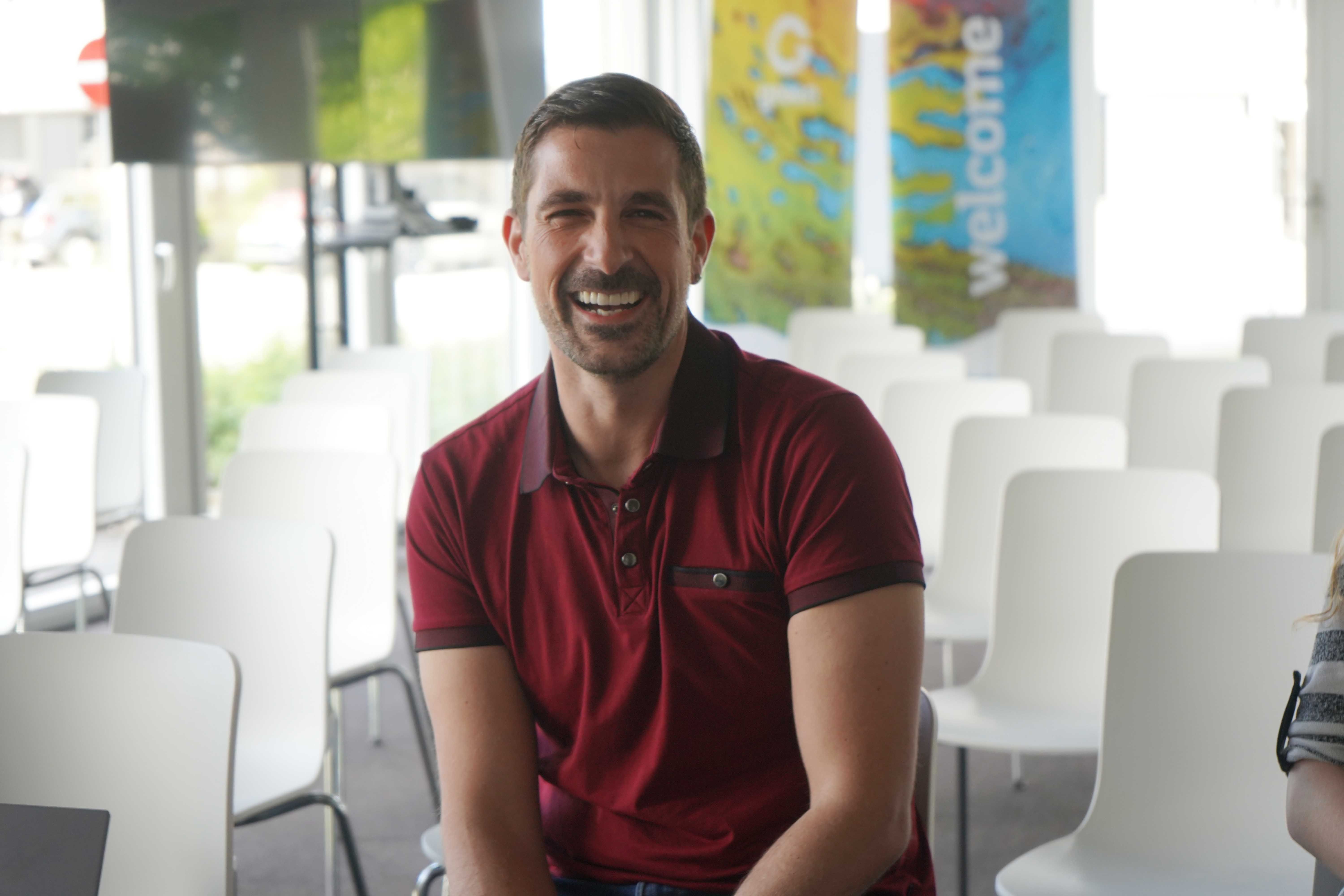 Daniele Simonetta lächelt in Kamera