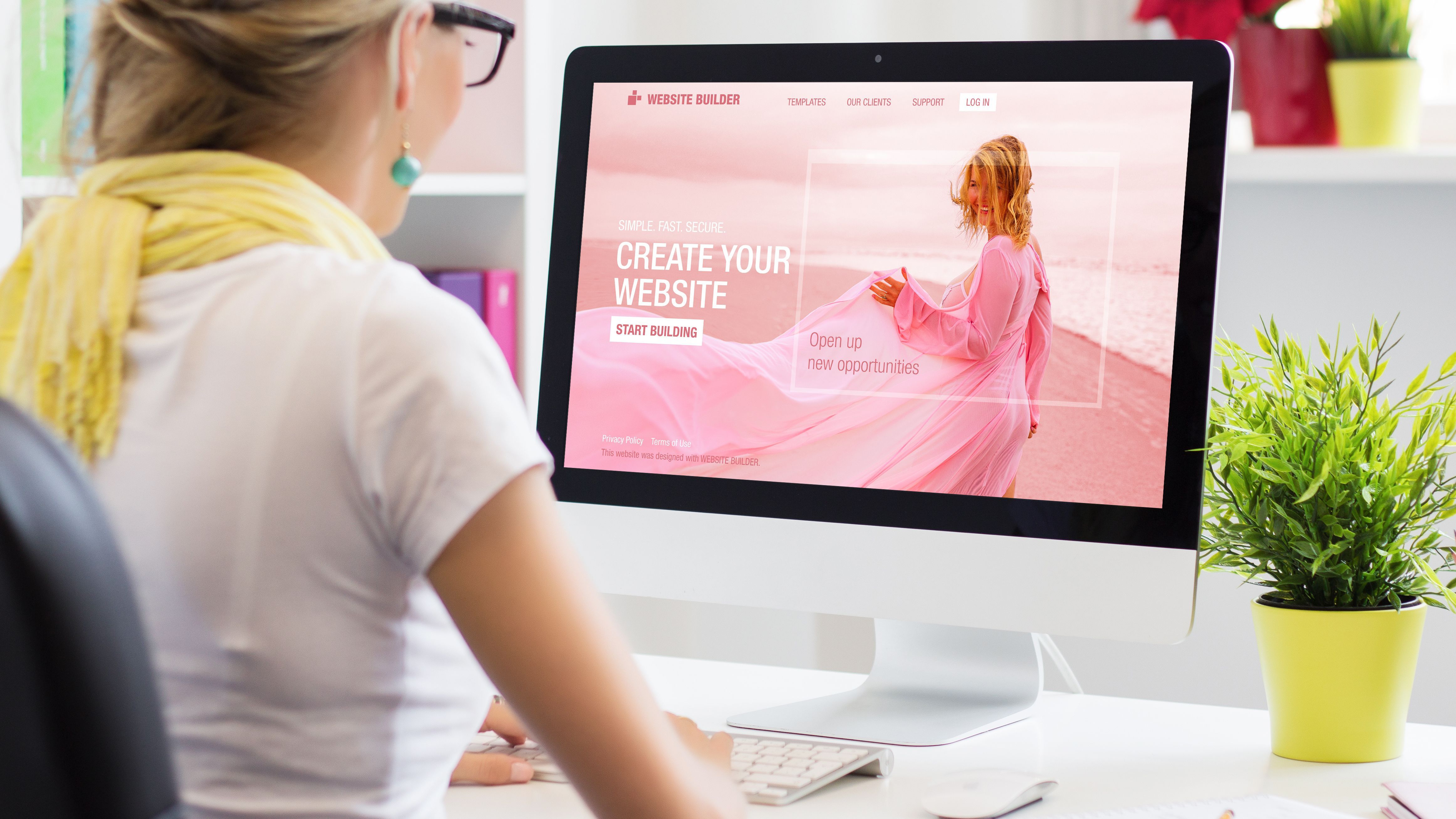 Woman creates her own website on the computer