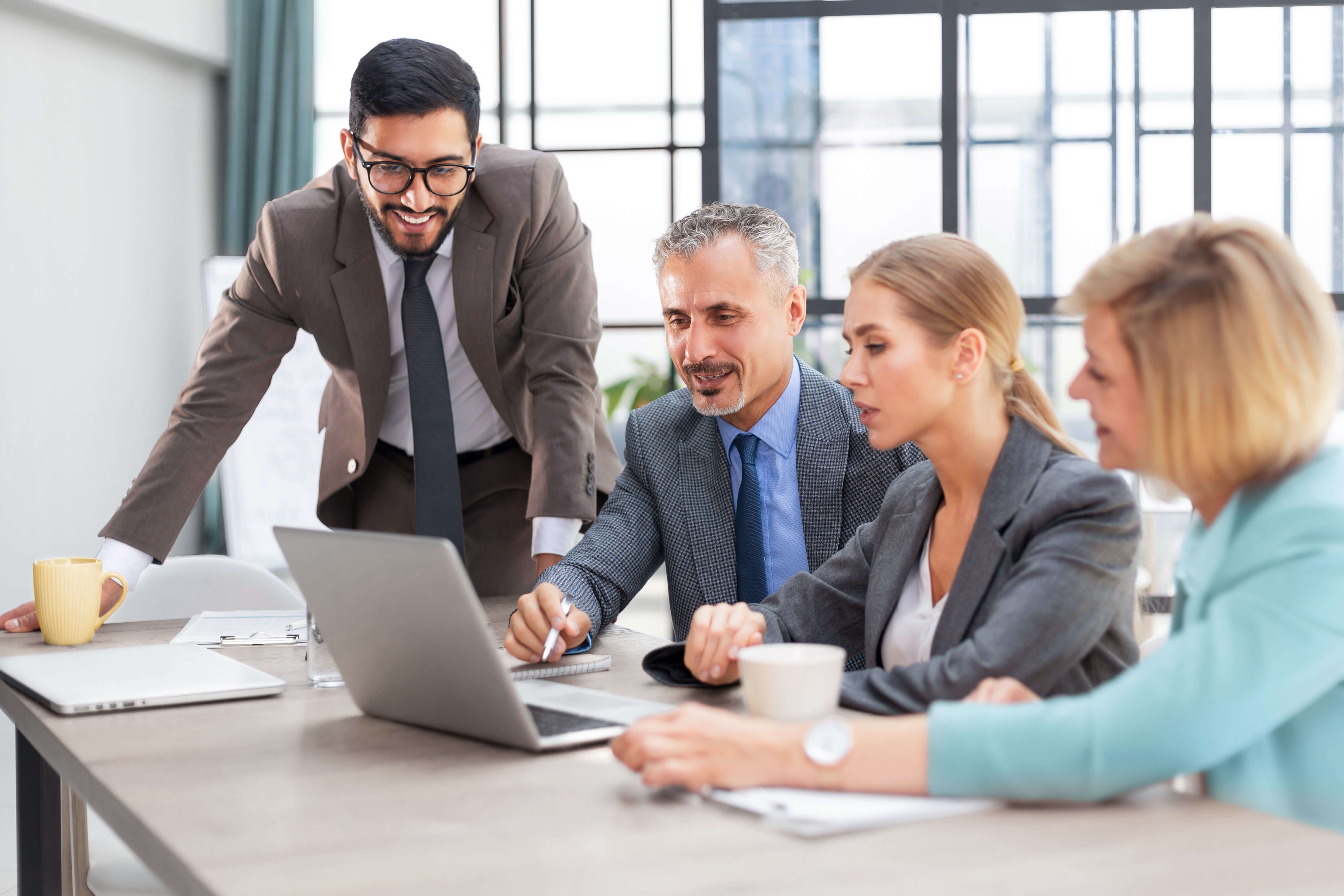 Team freut sich über die neue Firmen-Website