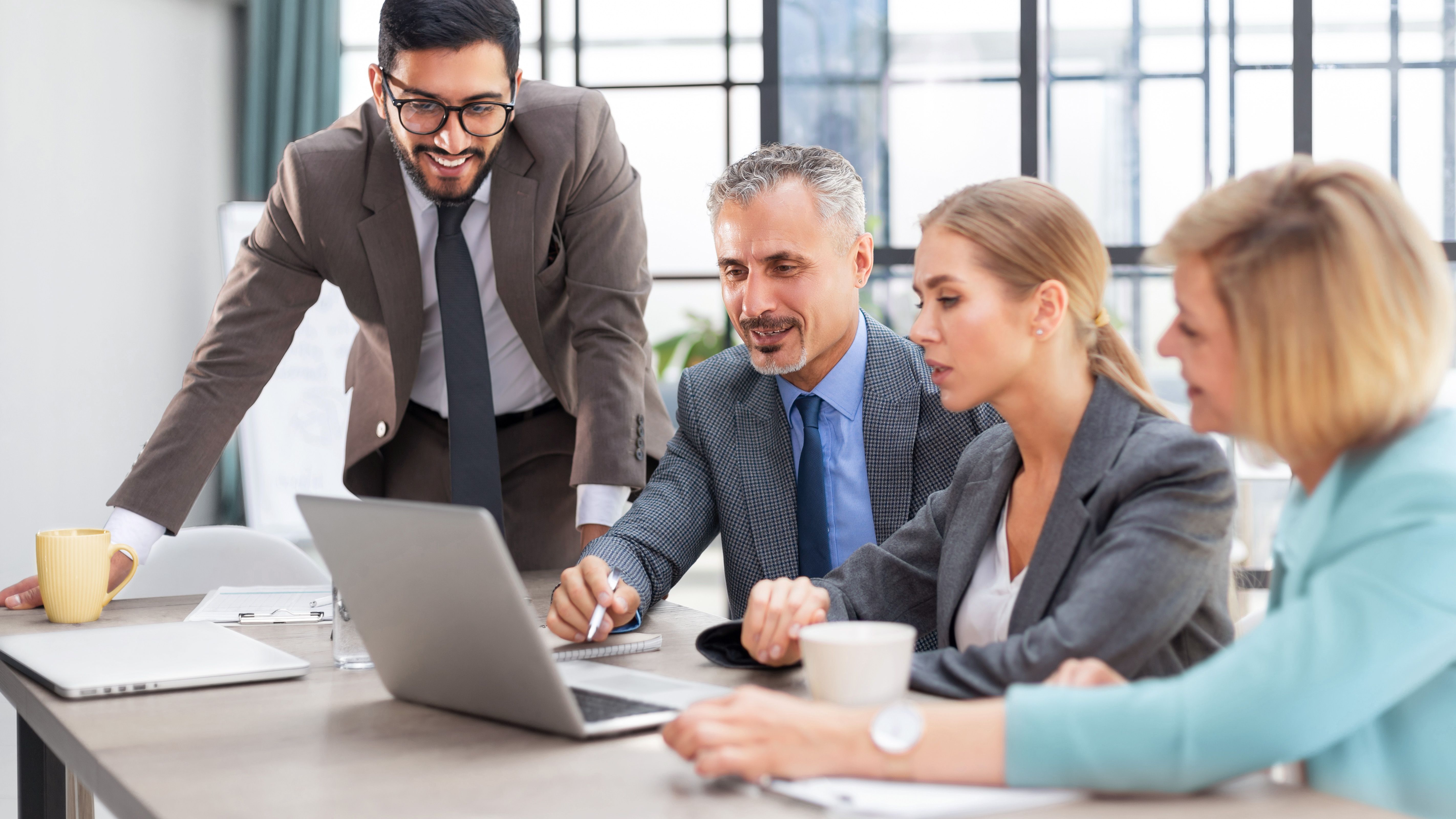 Team freut sich über die neue Firmen-Website