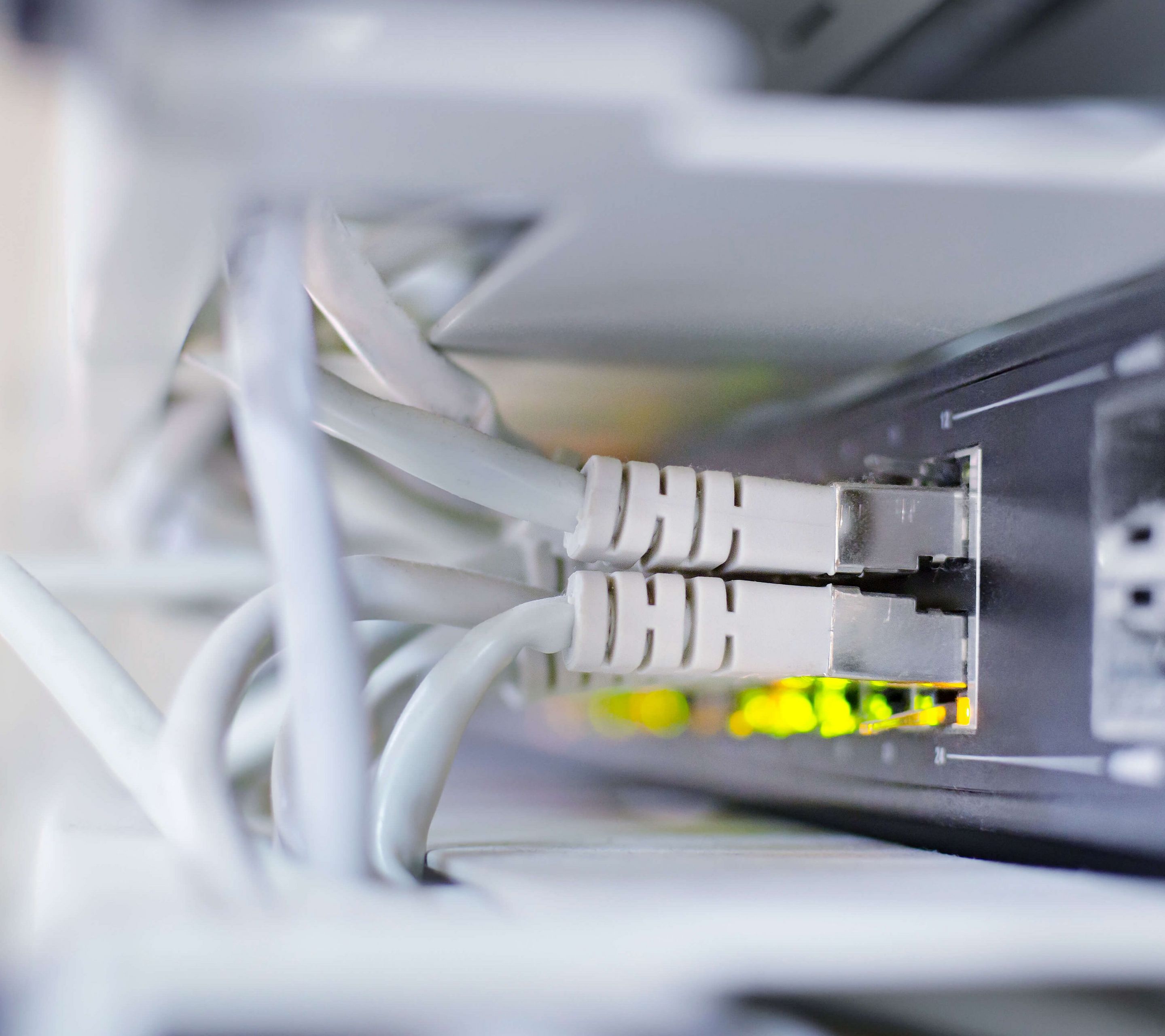 Netzwerkkabel an Server