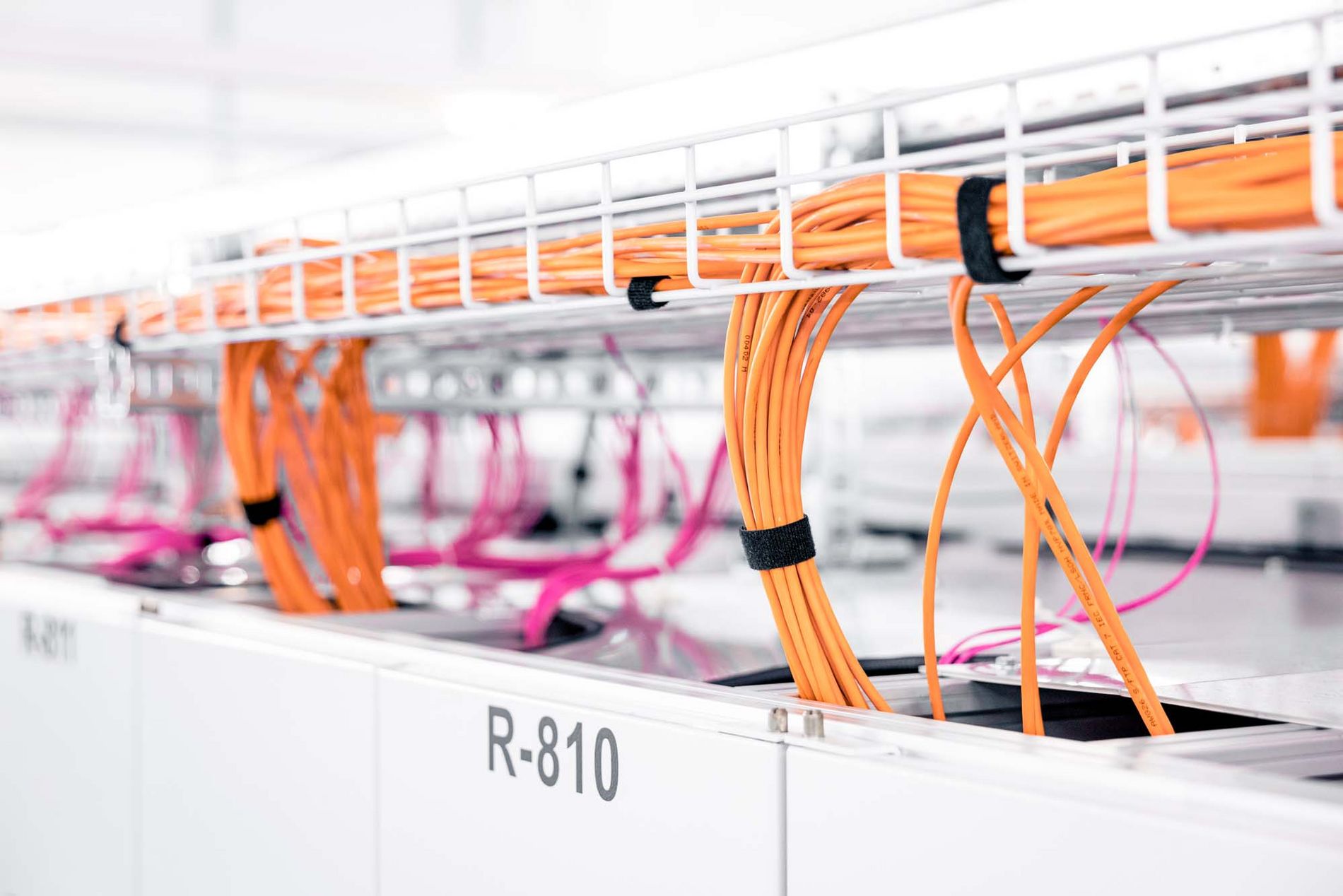 Verlegte Kabel in Datacenter für Connectivity