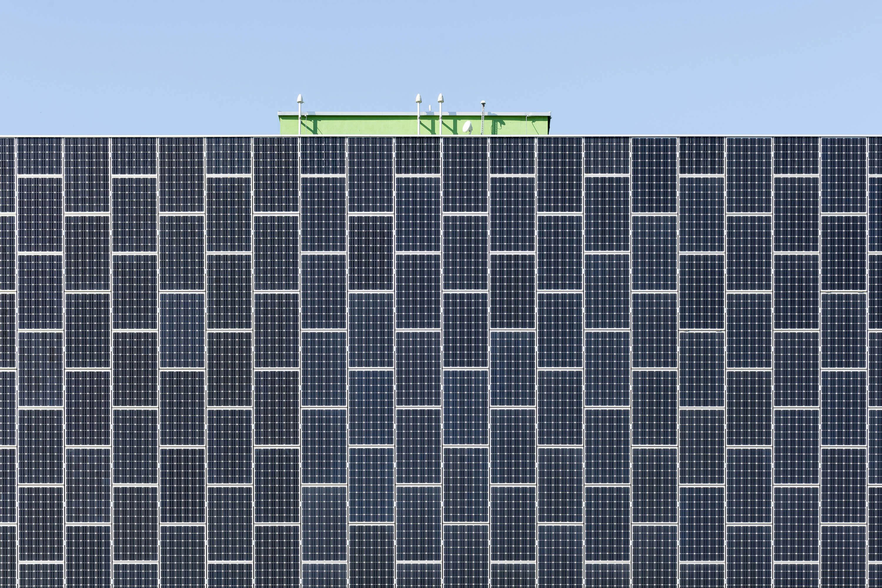 Green Datacenter Lupfig Solarpanelen Aussenfassade